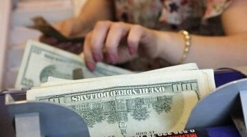 سعر الدولار والعملات في مصر اليوم: تطورات جديدة خلال تعاملات الخميس