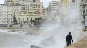 احذروا البحر المتوسط .. إنذار: الأمواج عالية الخميس والجمعة