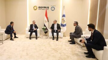 وزير البترول يبحث خطط يونايتد إنرجي لزيادة أنشطتها بمشروعات الطاقة المتجددة بمصر