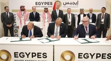 «البترول» توقع اتفاق تنفيذ مجمع بتروكيماويات بالعلمين الجديدة باستثمارات 7 مليارات دولار