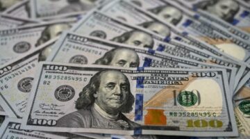سعر الدولار الأمريكي مقابل الجنيه المصري اليوم السبت 8 مارس 2025: تحليل وتوقعات