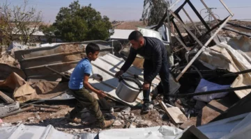 عشرات الآلاف من الفلسطينيين يغادرون مخيمات اللاجئين في الضفة الغربية