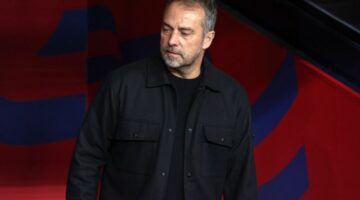 لماذا قرر هانسي فليك مدرب برشلونة إبعاد جولز كوندي عن مقاعد البدلاء في مباراة الدوري الإسباني أمام رايو فاليكانو؟ تقارير تشرح القرار المفاجئ