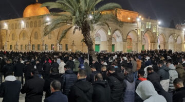 ما الحقيقة وراء السماح الإسرائيلي بالصلاة في المسجد الأقصى خلال رمضان؟ تحليل للأبعاد السياسية