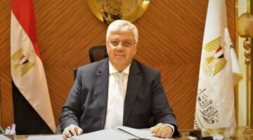 وزير التعليم العالي يُقدِّم التهنئة لمستشفيات جامعة أسيوط لنجاحها في الحصول على شهادة الأيزو