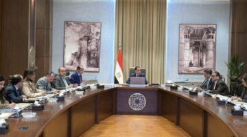 رئيس الوزراء يستعرض موقف منظومة تداول الأقطان ويوجه بسرعة سداد مستحقات المزارعين