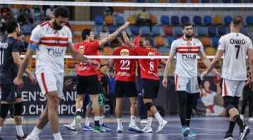 مباراة الأهلي والزمالك في الكرة الطائرة تتوقف بسبب تدخل الجماهير وإلقاء زجاجات المياه