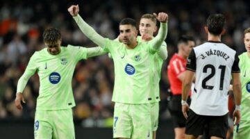 برشلونة يفقد نجمه الكبير.. عملاقا الدوري الإنجليزي يتنافسان على التعاقد معه بدلاً من رافينيا