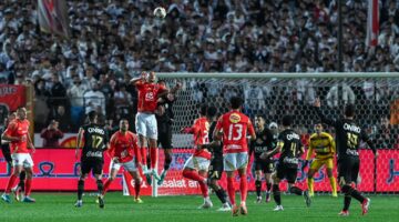 زعيم القلعة البيضاء يستعد للقمة: ردود فعل الزمالك تجاه محمود بسيوني واتجاهات التحكيم.