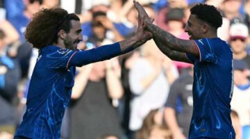 فيديو | تشيلسي يتفوق على مانشستر سيتي بفارق النقاط ليصعد في الترتيب، بينما ليستر يهزم توتنهام في مباراة مثيرة ويعود بورنموث من الخلف ضد منافسه