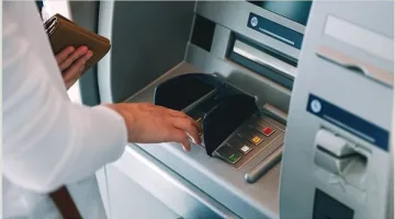 رسوم السحب من ماكينات ATM: اكتشف البنك الأرخص لتوفير أموالك الآن