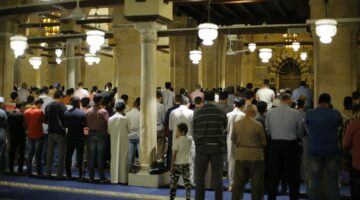 الجامع الأزهر يزخر بالمصلين بنهاية الثلث الأول من شهر رمضان