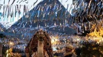 أهرامات الجيزة تتزين بألوان رمضان احتفاءً بالشهر الكريم