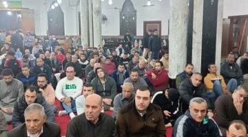 أجواء روحانية: المئات يؤدون صلاة التراويح في مسجد الفتح بمدينة كفر الشيخ