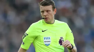 الدوري الإنجليزي: حكم شاب يقود مواجهة ديربي ليفربول وإيفرتون المنتظرة
