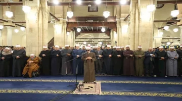 جامع الأزهر يشهد إقبالًا كبيرًا في صلاة ختام الثلث الأخير من الليل طلبًا للرحمة والثواب