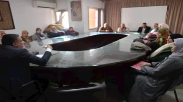 “مدير تعليم الجيزة يعقد اجتماعًا مع موجهي لجان الشهادة الإعدادية لتحسين الأداء
