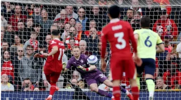 محمد صلاح يواصل مسيرته التاريخية ويحقق رقمًا قياسيًا جديدًا في عالم كرة القدم.