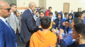 وزير التعليم يناقش آمال الطلاب ويحثّهم على تطوير مهاراتهم التكنولوجية