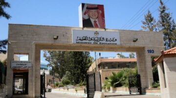 عقوبة الفصل من التعليم تهدد طالبًا إثر حادثة إشعال نار في المدرسة
