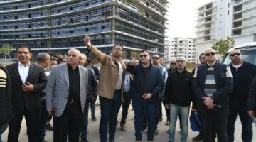 وزير الإسكان يتفقد مشروعات كومبوند مزارين وبرج C2 بمدينة العلمين الجديدة