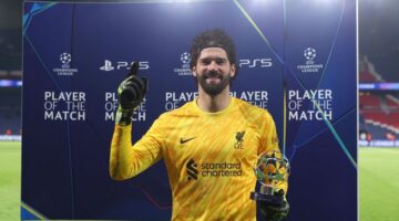 نجم ليفربول يعبر عن إعجابه الشديد بزميله أليسون بعد الأداء المذهل في فوز الفريق 1-0 على باريس سان جيرمان بدوري أبطال أوروبا