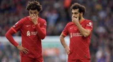 جماهير ليفربول تحرق قميص نجم الفريق في ثورة غضب وشعور بالخيانة