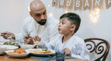 نصائح فعالة لتحفيز طفلك في سنة أولى صيام خلال شهر رمضان