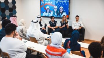 فورمولا إي تلتقي بمجموعة من طلاب الجامعات في جدة
