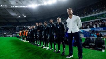 <p><strong>رينارد يكشف عن تشكيلة المنتخب السعودي لمواجهتي الصين واليابان</strong></p>
