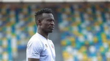 حارس مرمى منتخب السودان يرد بقرار مفاجئ بعد موجة انتقادات حادة
