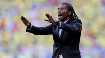 وصول أليو سيسيه إلى بنغازي تمهيدًا لاستلام مهامه كمدرب لمنتخب ليبيا
