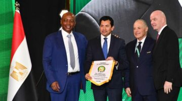 وزير الرياضة يرافق رئيس الفيفا في حضور الاجتماع الطارئ للجمعية العمومية للاتحاد الإفريقي لكرة القدم