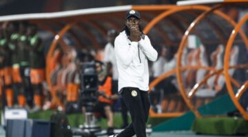 نجم ليبيا السابق يعارض تعيين أليو سيسيه ويتنبأ بفريق يفوز بدوري كرة القدم