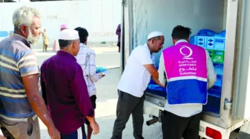 الإفطار المتنقل يخدم 120 ألفاً من عمال العزب يومياً في شهر رمضان
