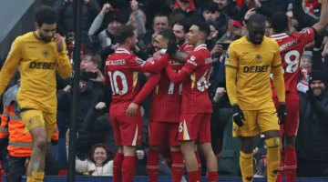 صلاح يقود ليفربول للانتصار ويعيده إلى صدارة الدوري بتألق مذهل
