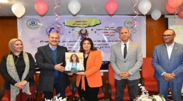 رئيس جامعة السادات تكرم الأمهات المثاليات في احتفالية مميزة اليوم