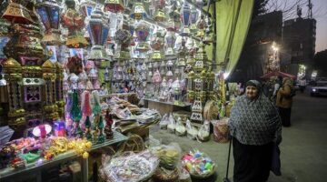 فوانيس رمضان: تقليد مصري سنوي يجلب البهجة وروح العائلة