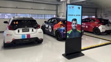 سائقو تويوتا يتبادلون الخبرات في لقاء مميز بقطر