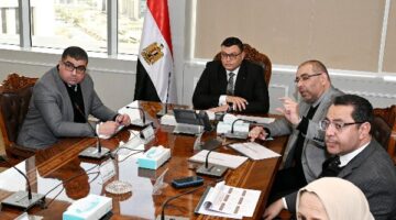 وزير الإسكان يتابع سير العمل بهيئة المجتمعات العمرانية الجديدة